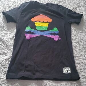 Johnny Cupcakes Black Tee with Rainbow Cupcake & Crossbones Womens Small